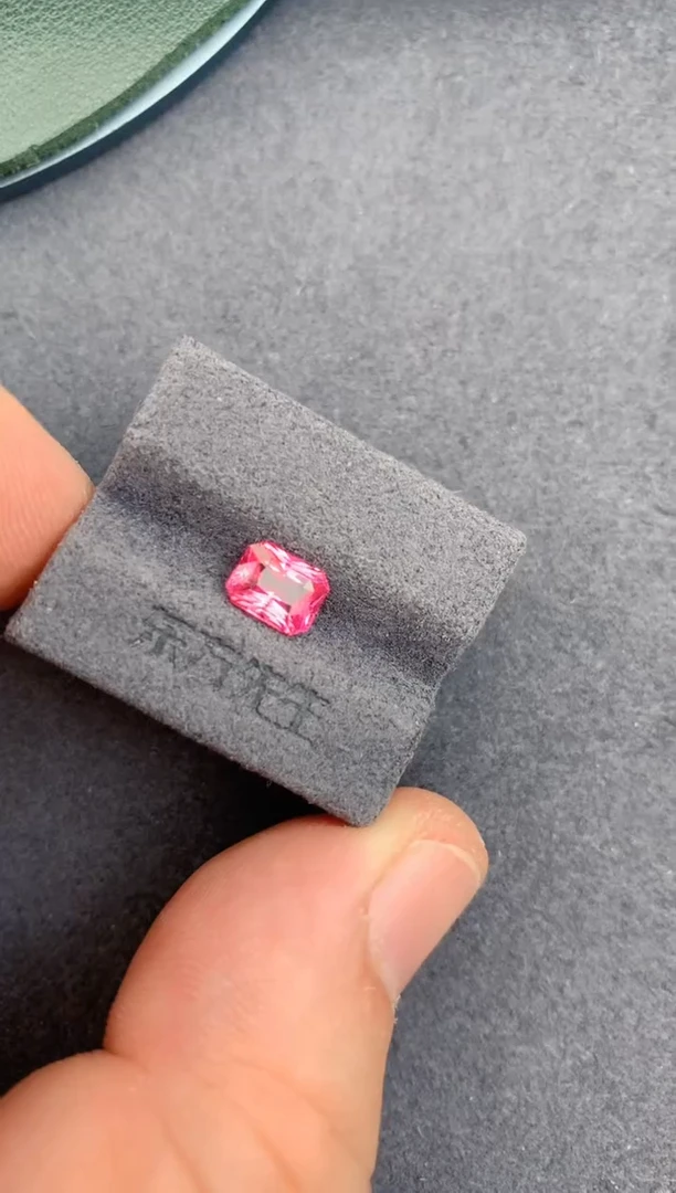 未镶嵌裸石定制尖晶石1.06ct 粉色尖晶石 超级热粉 定制