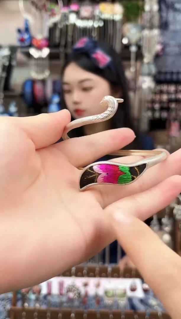 织绣民族风非遗老绣饰品314