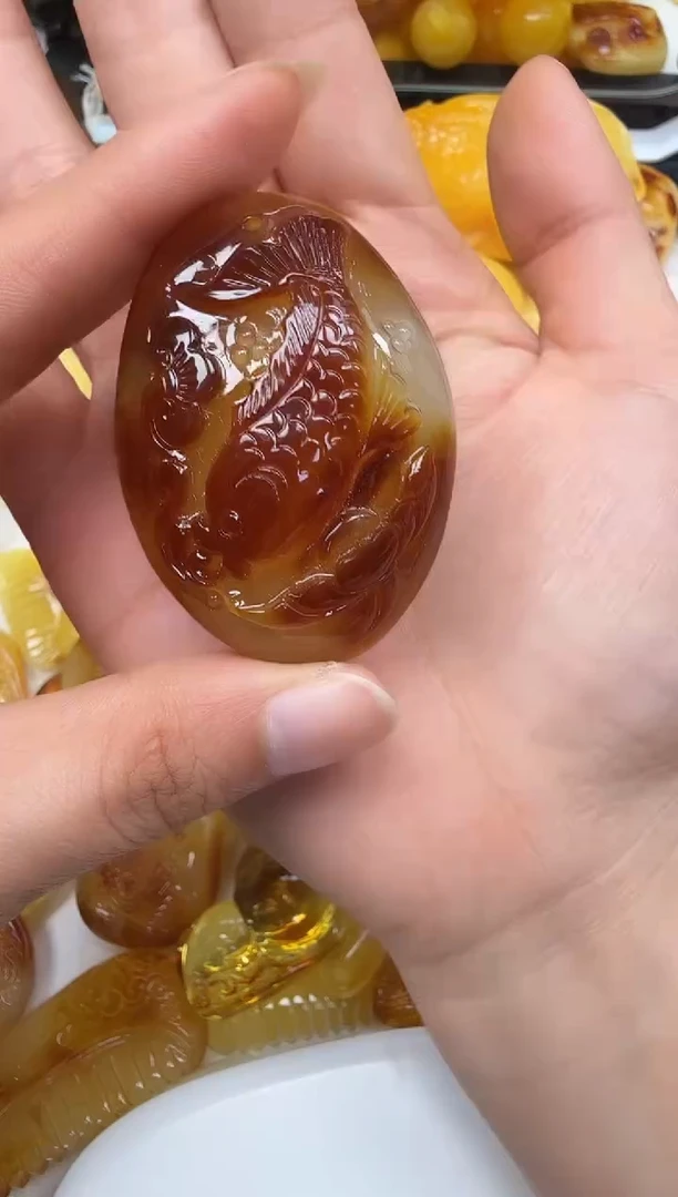 裸石琥珀未镶嵌如图
