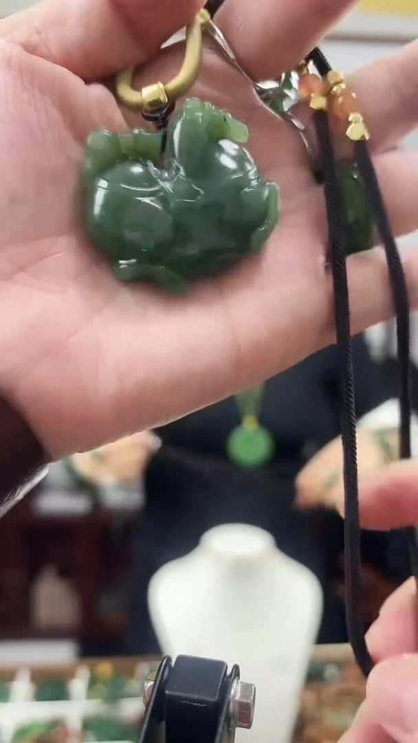 颈饰未镶嵌和田玉马