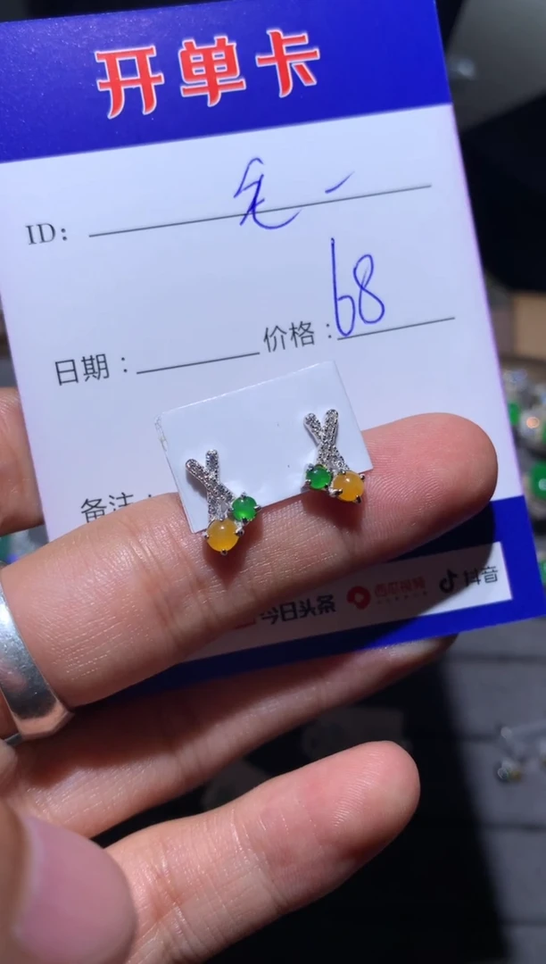 【闪购商品】翡翠耳饰银S925镶嵌向 毛毛驴