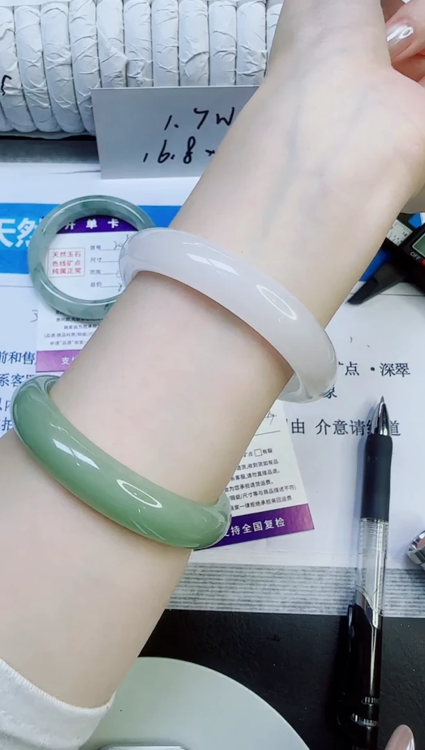 未镶嵌手镯石英质玉204/56.3