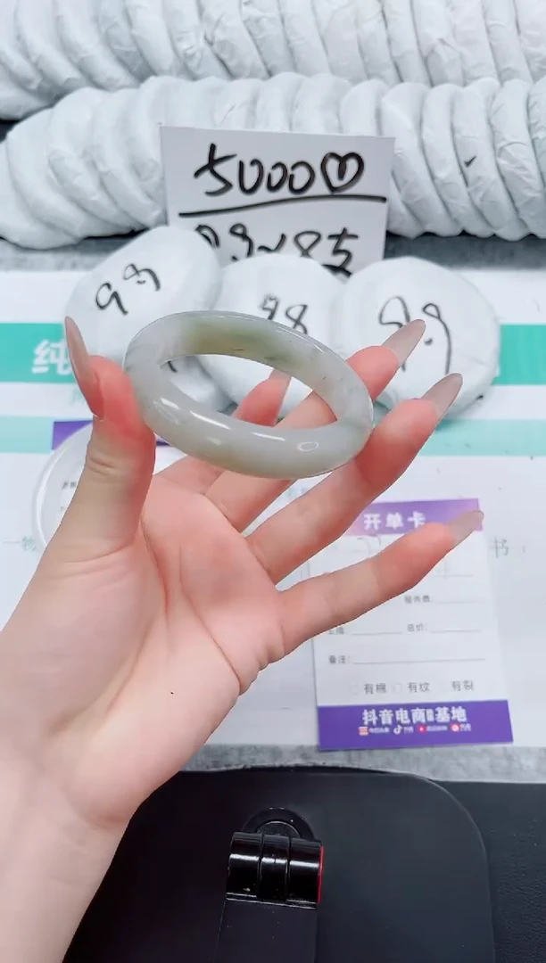 石英质玉手镯未镶嵌37-52.3