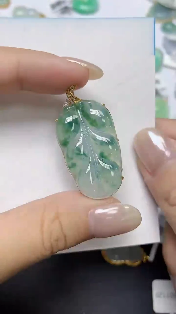 翡翠18K金镶嵌颈饰天然缅甸翡翠A货