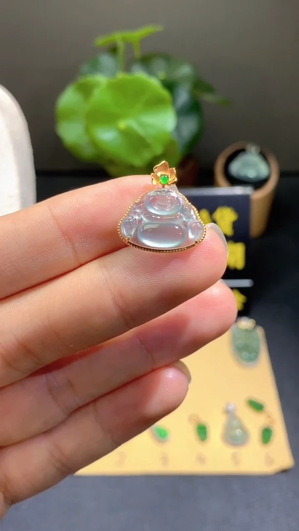 颈饰18K金镶嵌翡翠翡翠A货