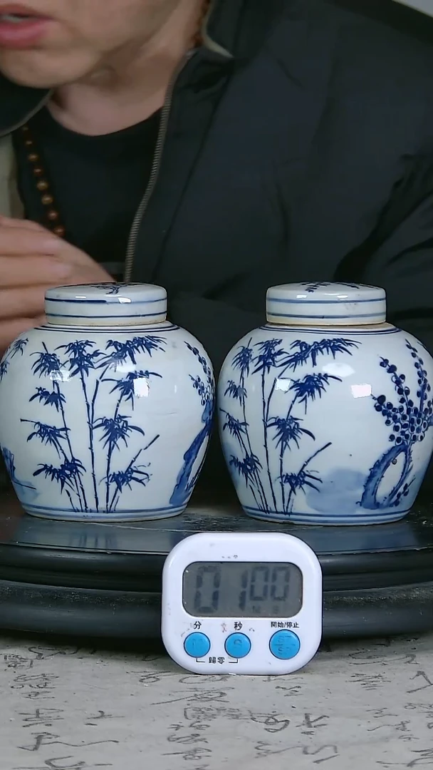 陶刀*青花精绘花卉图罐一对