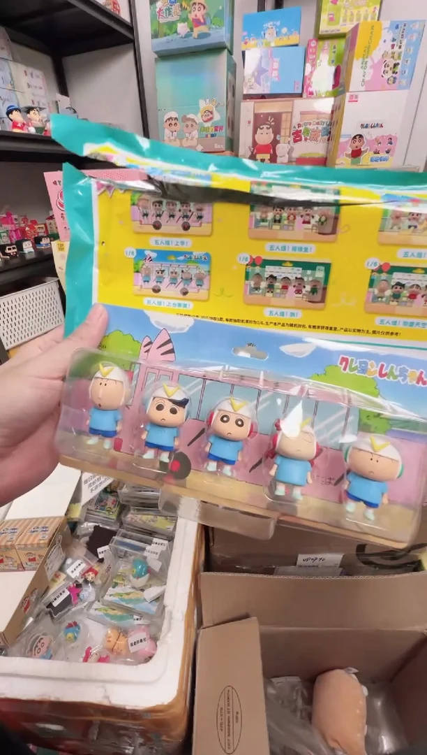 搪胶正版蜡笔小新五人组防卫队