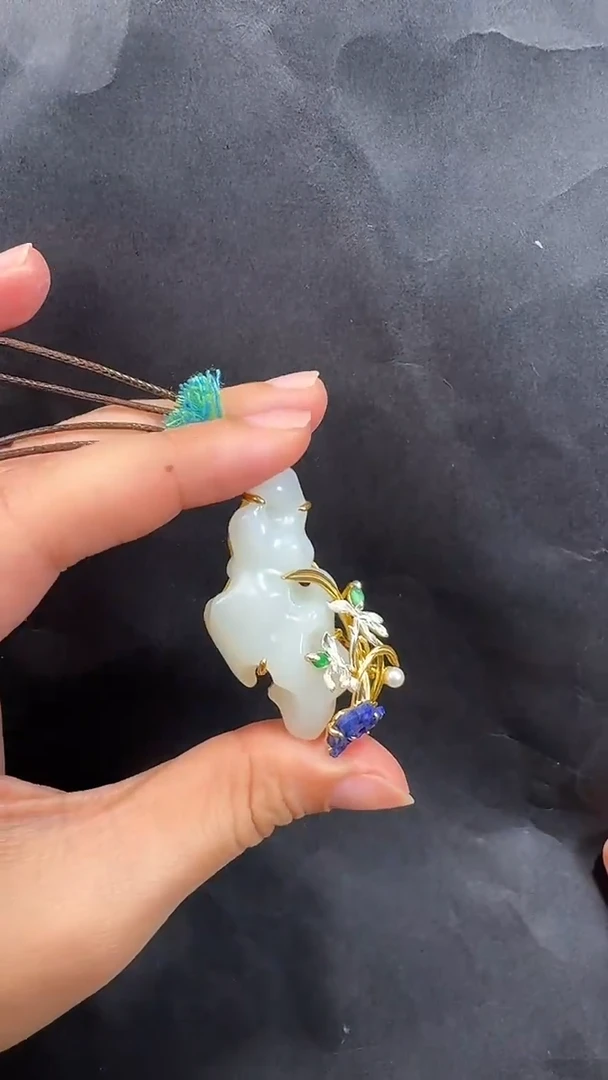 颈饰银S925镶嵌和田玉胸针