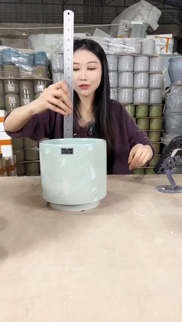 【闪购商品】陶瓷缩脚斜纹浅绿中号18x18