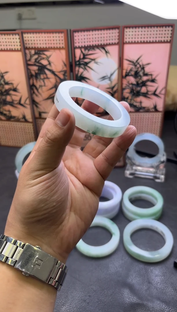 未镶嵌手镯定制翡翠胡***涂手镯定制