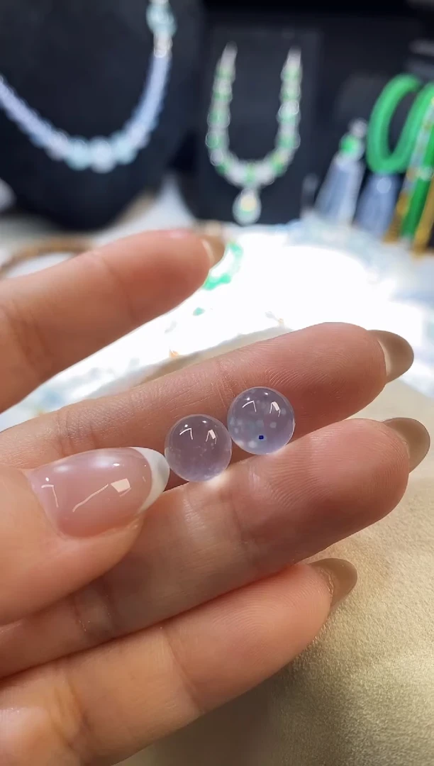 翡翠挂件未镶嵌一对珠珠