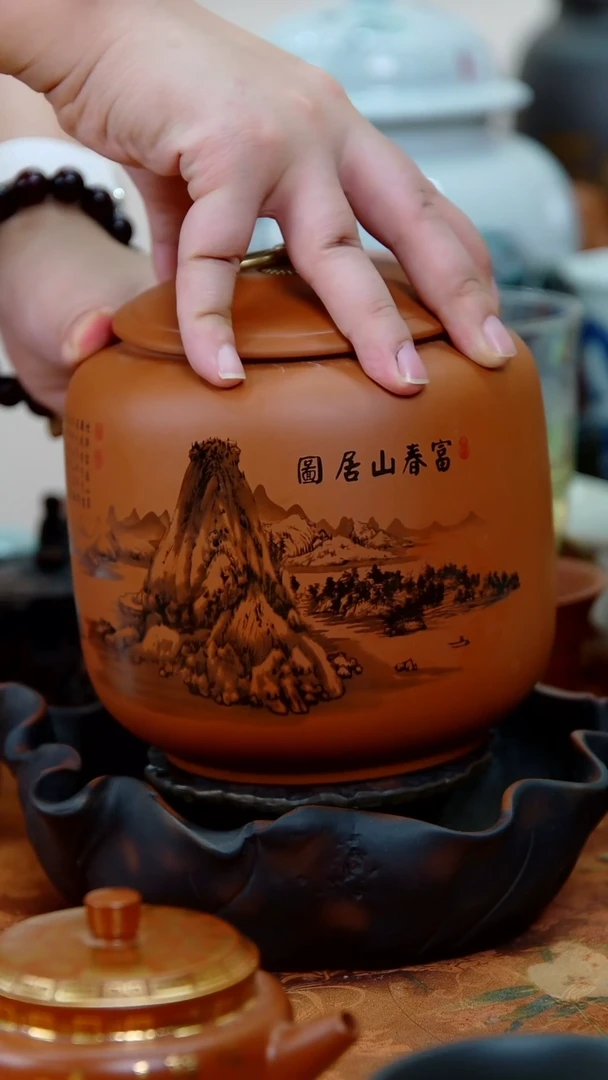 紫砂茶叶罐装莓茶