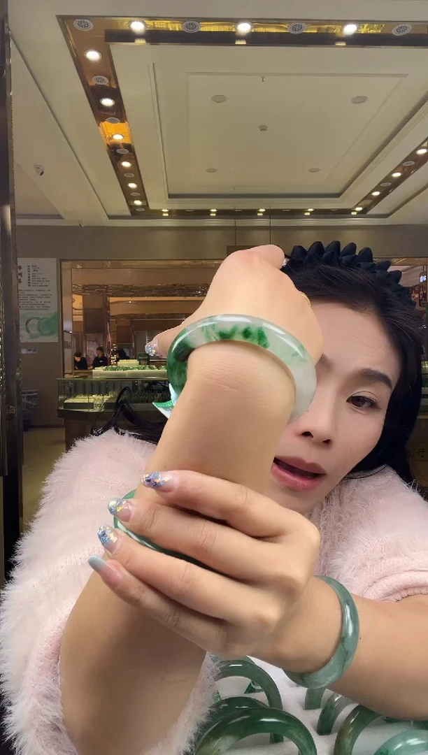 未镶嵌手镯石英质玉（非洲翠）86