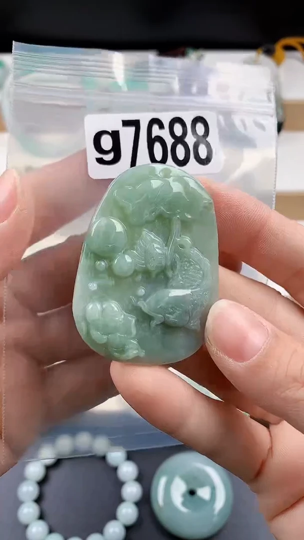 颈饰未镶嵌翡翠天然翡翠吊坠挂件