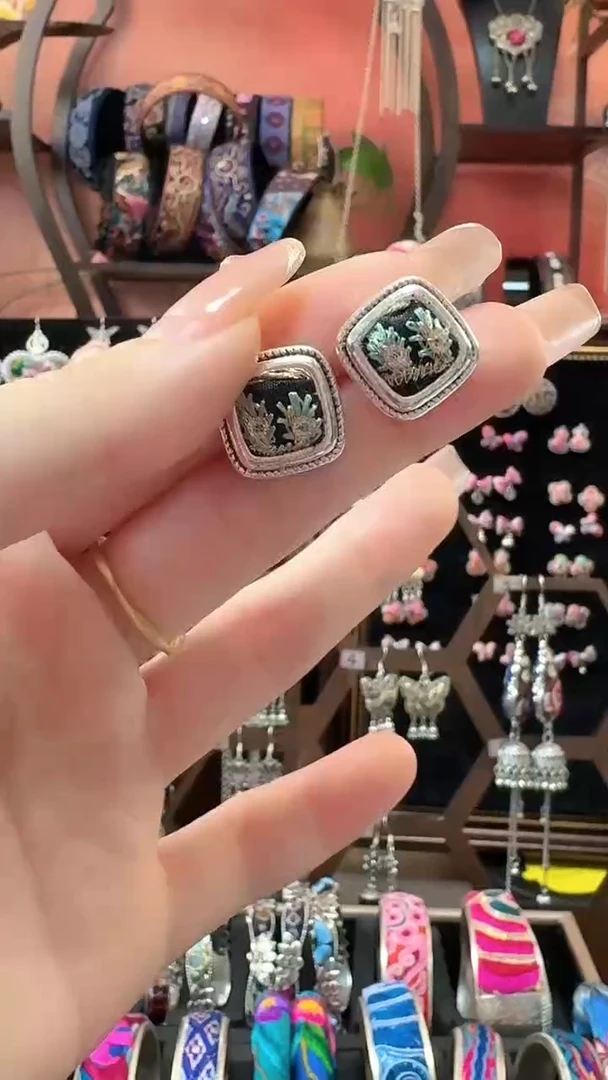 织绣 云织谣民族风精美饰品   4