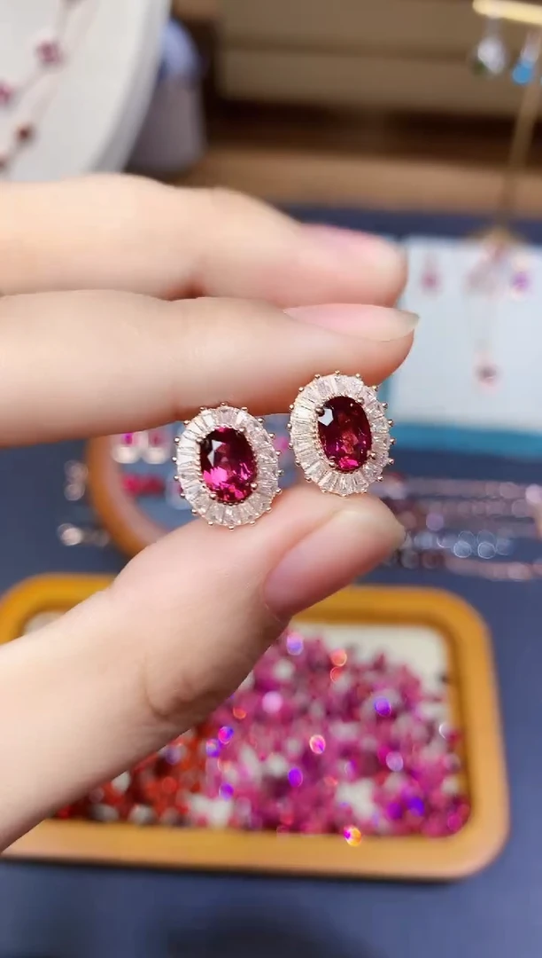 银S925镶嵌耳钉石榴石天然镁铝