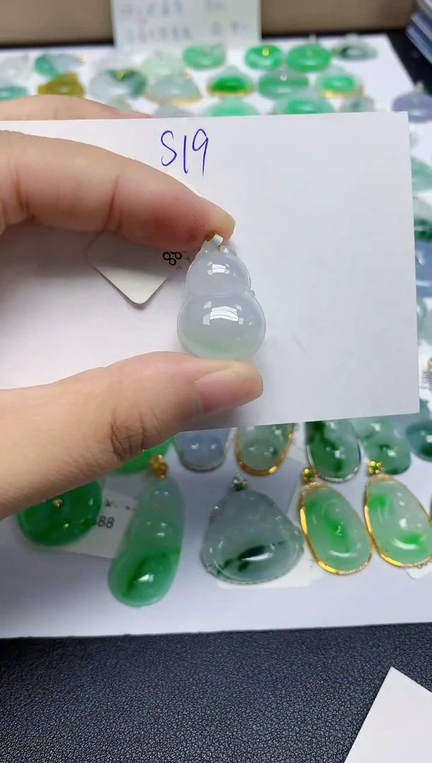 颈饰18K金镶嵌翡翠天然缅甸翡翠A货翡翠百元以上9元证书费自理