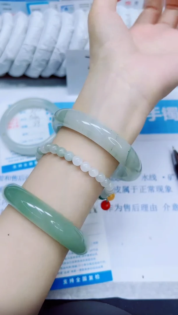 石英质玉手镯未镶嵌204/60
