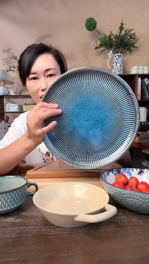 10.5英寸浮雕线条大盘微瑕