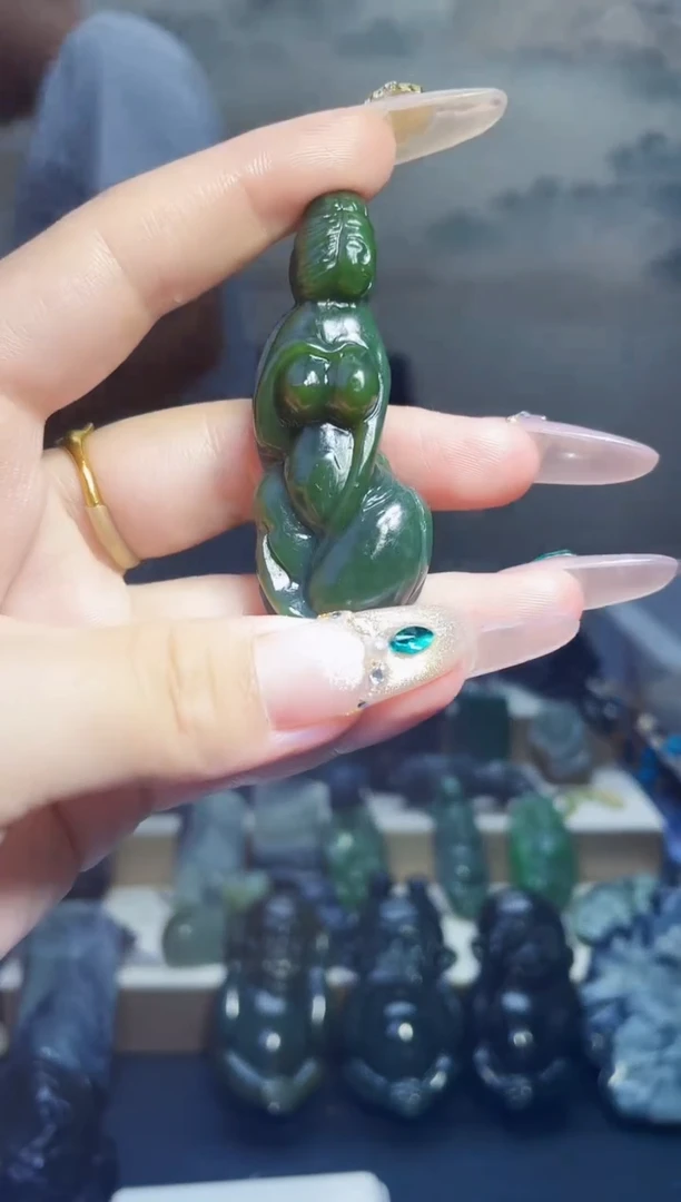 和田玉未镶嵌颈饰1