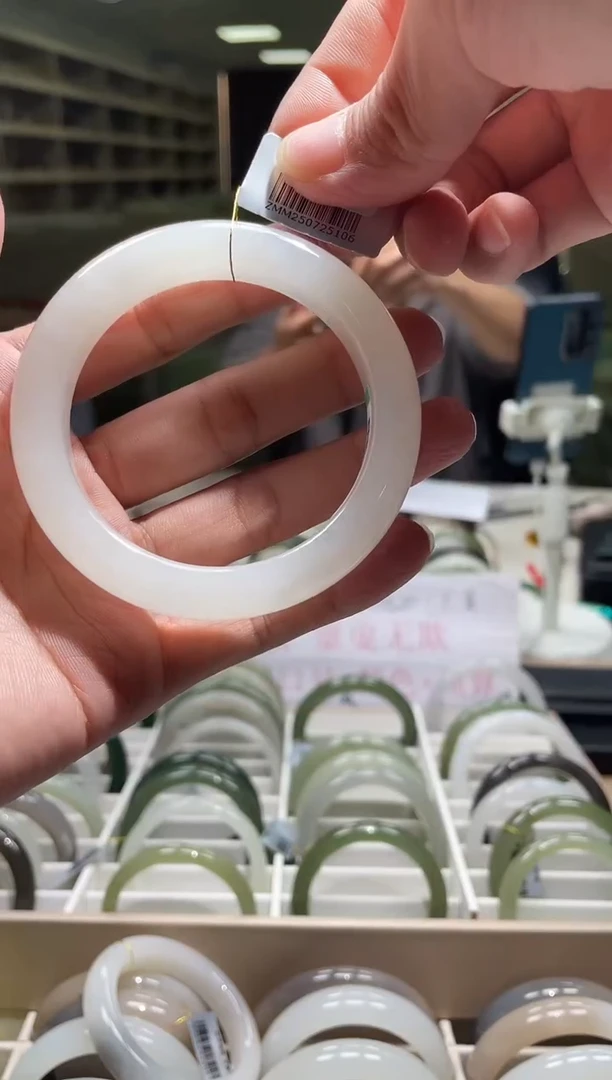 未镶嵌手镯和田玉57圈口 5106