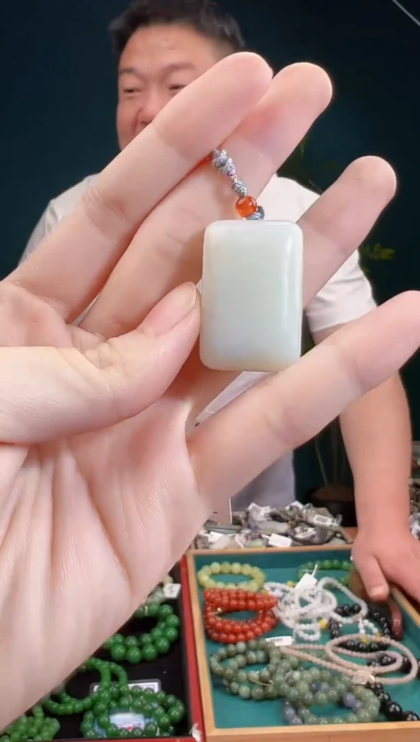 颈饰未镶嵌和田玉一物一证 拍一单发一个