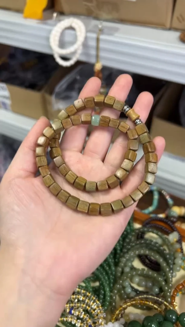 【闪购商品】维腊木（绿檀）无事牌绿檀木方块款双圈[2075]