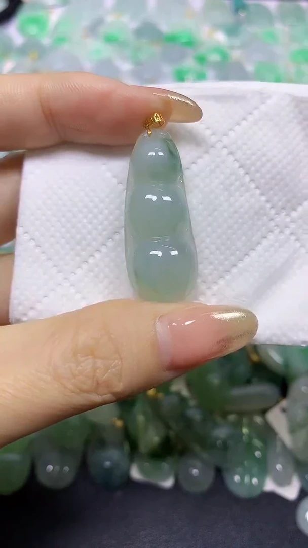 颈饰18K金镶嵌翡翠A货