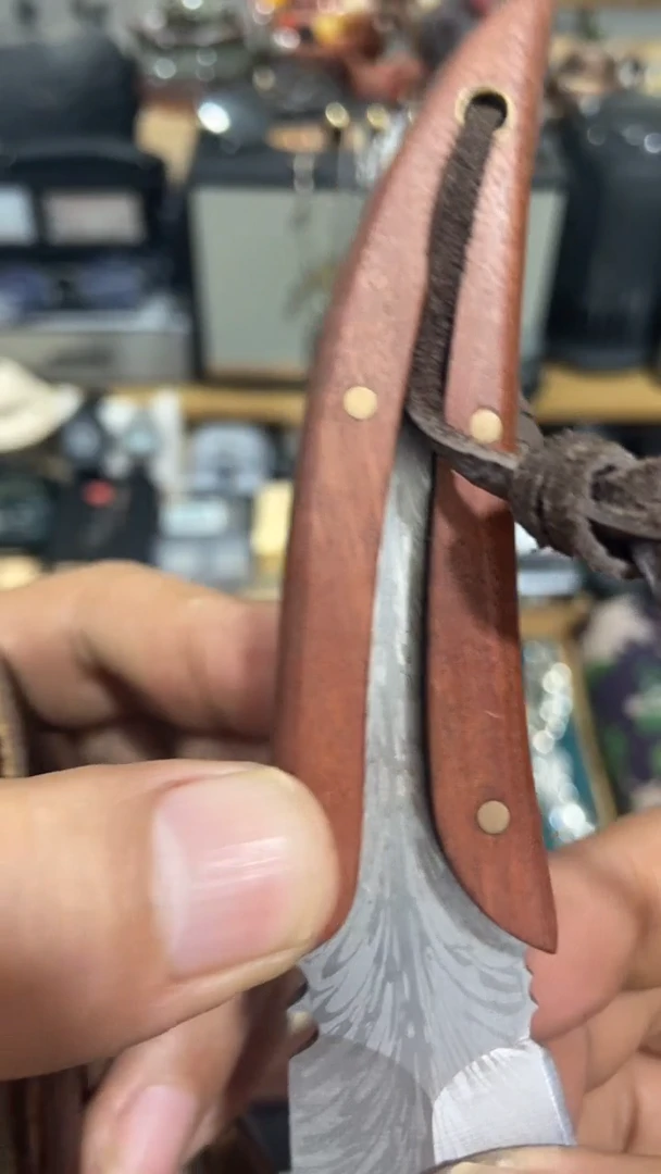 瓷片闪购商品  如图所示