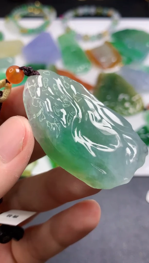 颈饰未镶嵌翡翠