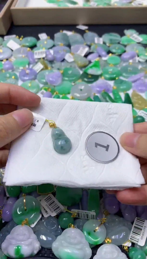 颈饰未镶嵌翡翠天然缅甸翡翠A货