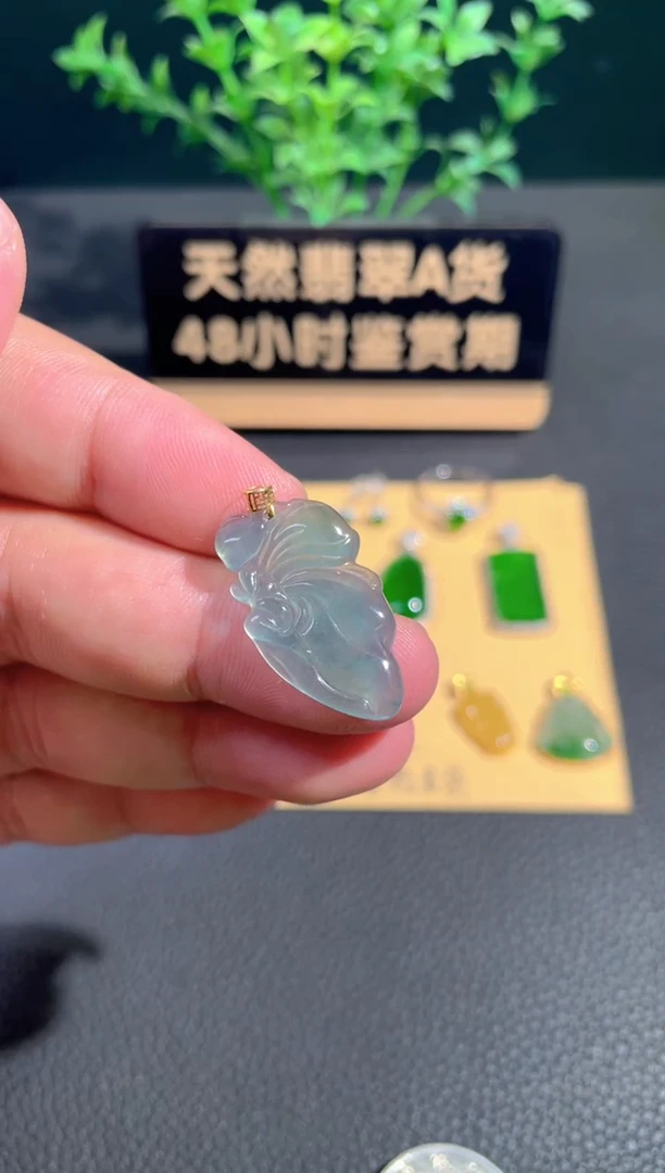 颈饰18K金镶嵌翡翠翡翠