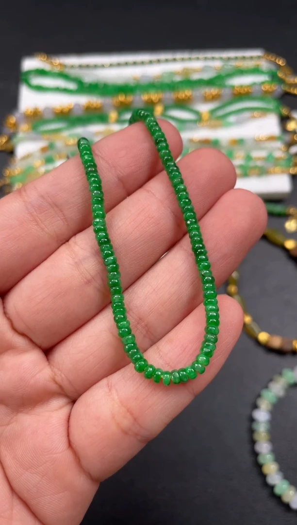 套链18K金镶嵌翡翠一条   P185