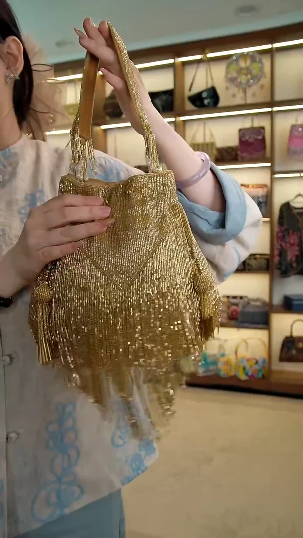 织物百格汇手工串珠包