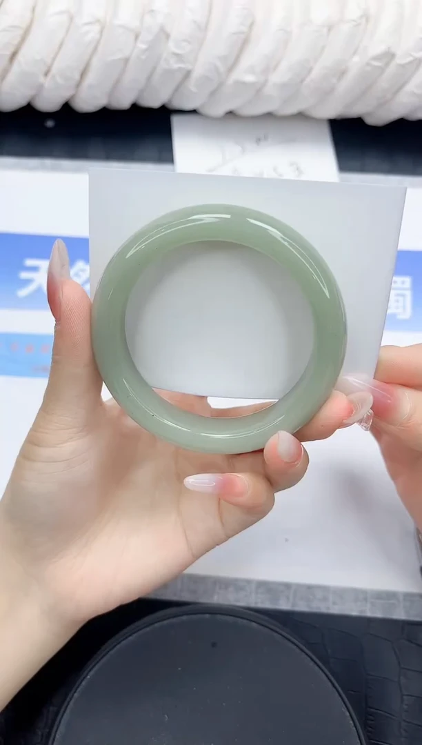 未镶嵌手镯石英质玉105-58