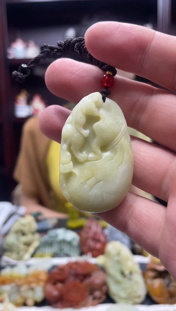岫玉未镶嵌吊坠·