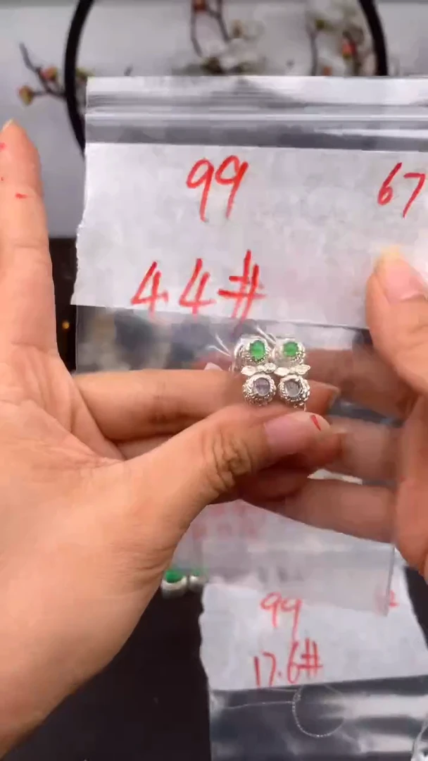 定制翡翠未镶嵌林*?缅甸天然A货翡翠拍一发一