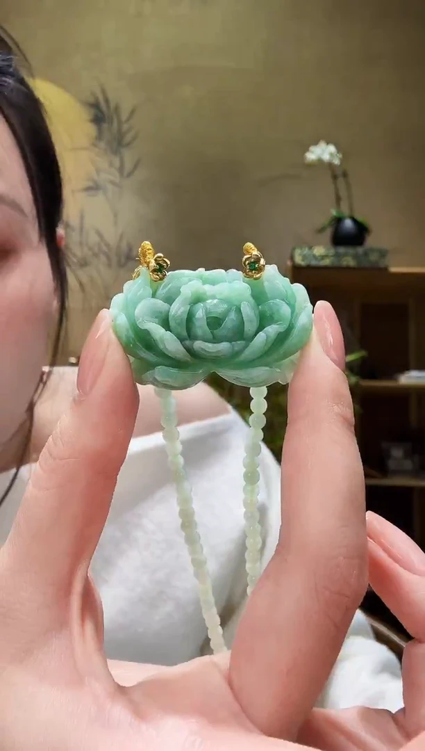 颈饰未镶嵌翡翠吊坠