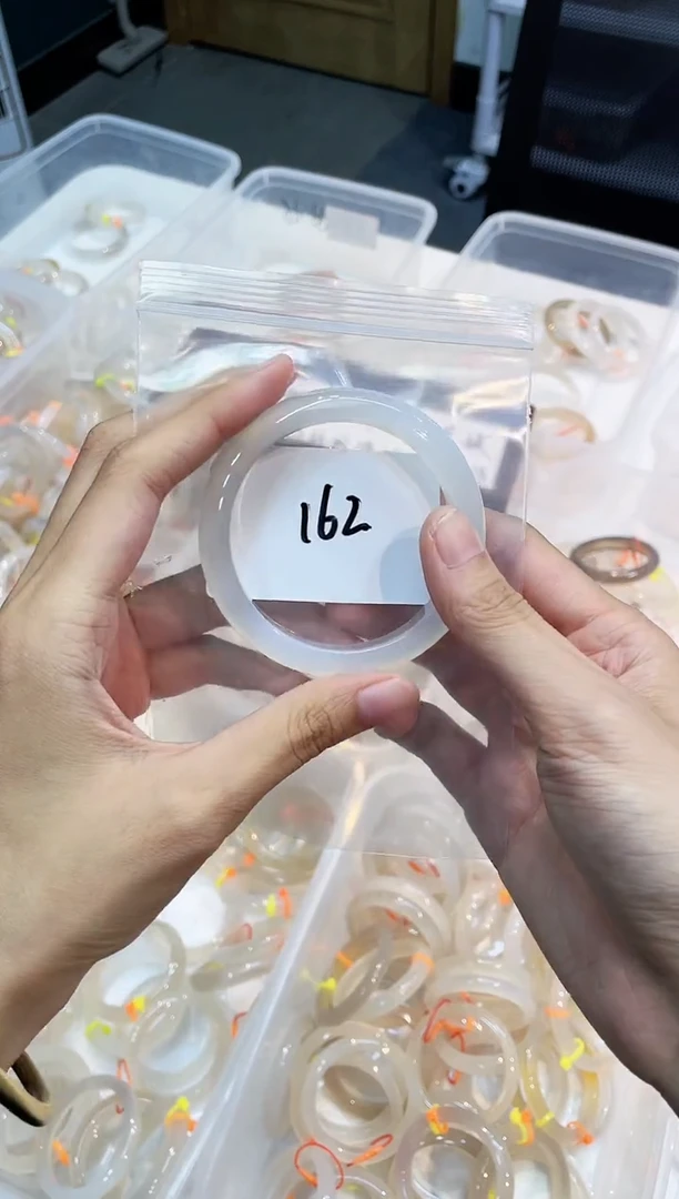 玛瑙/玉髓手镯未镶嵌162-57+