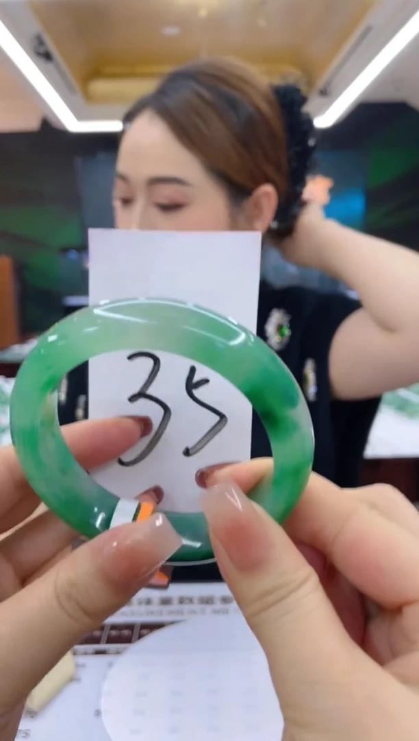 石英质玉（非洲翠）手镯未镶嵌天然冰飘花