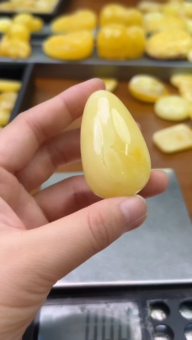 未镶嵌琥珀裸石蜜蜡吊坠