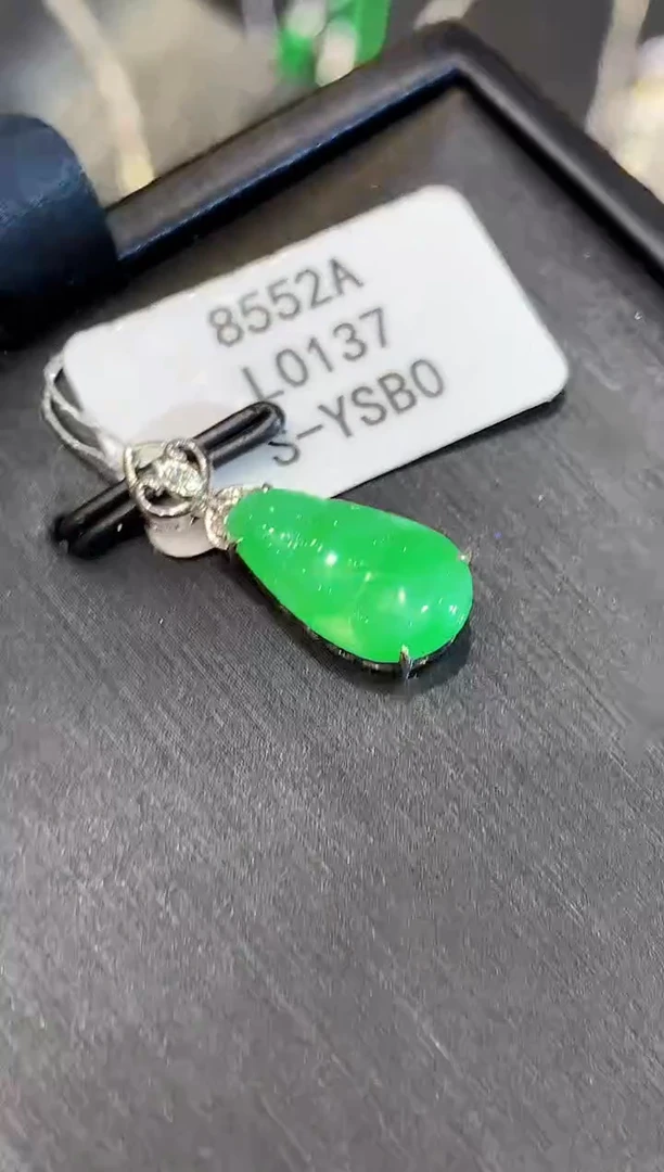 翡翠18K金镶嵌吊坠(不含链)L0137多样性发其一