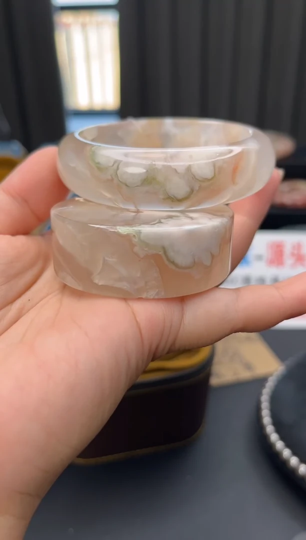 石英质玉手镯未镶嵌赠送镯心（圈口57