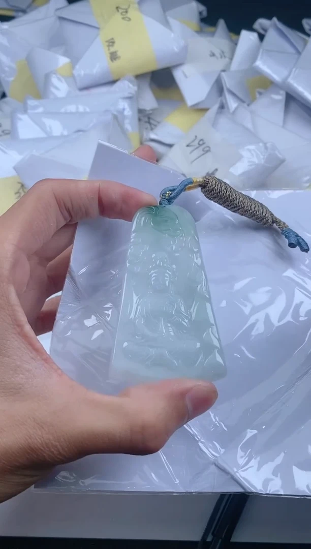 翡翠未镶嵌颈饰