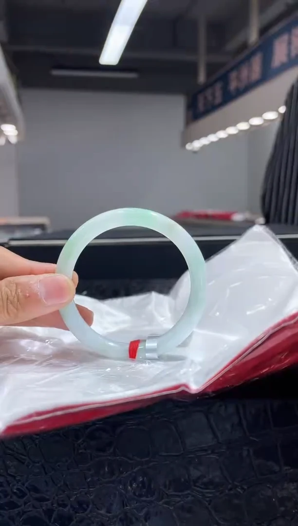 未镶嵌手镯翡翠18