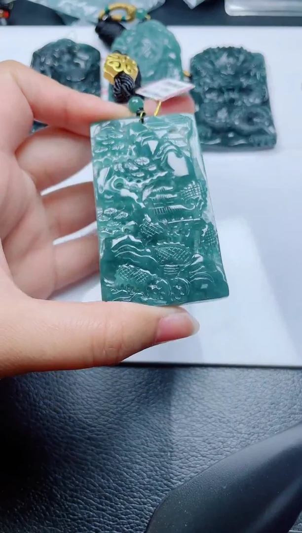 颈饰未镶嵌翡翠