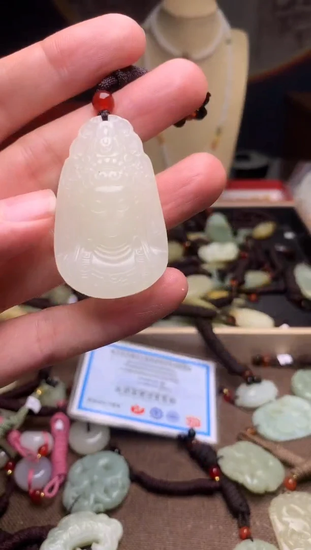玉新疆料青海料清水吊坠