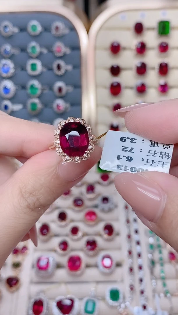 18K金镶嵌18K金戒指红色碧玺-6.1ct