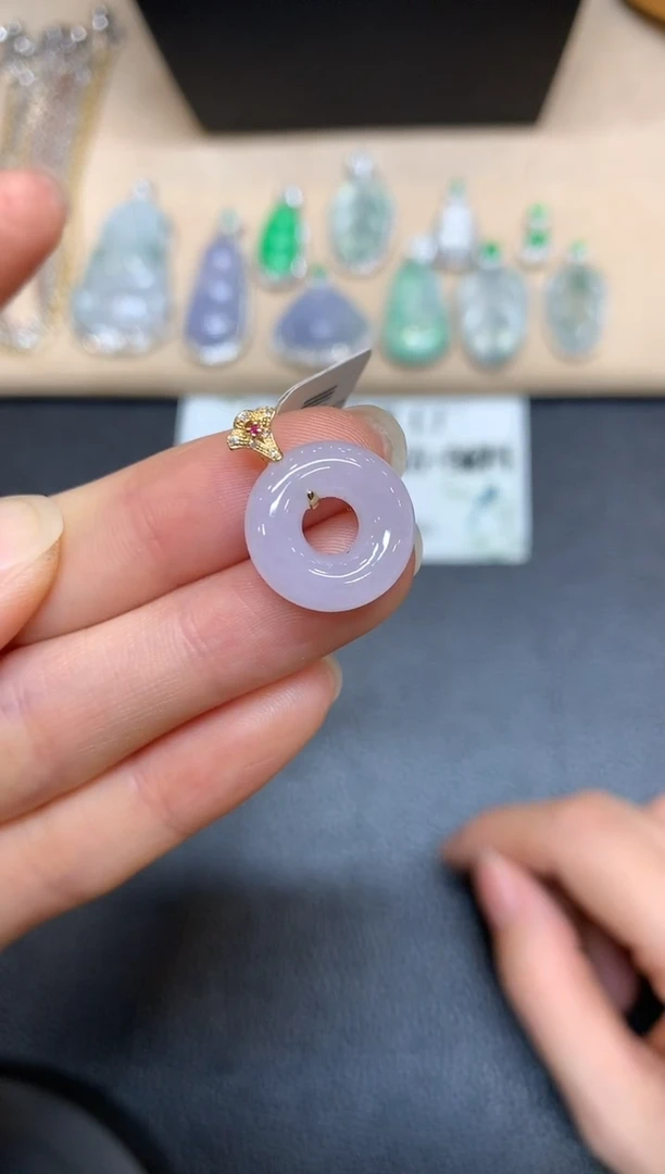 【闪购商品】翡翠颈饰18K金镶嵌甜甜圈【无服务费】