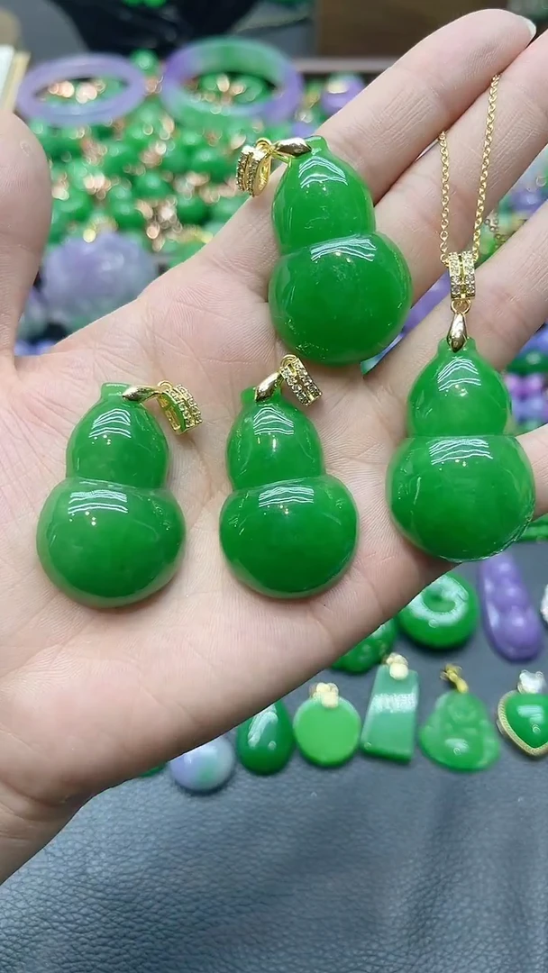 吊坠(赠链)14K金镶嵌翡翠拉绿大葫芦
